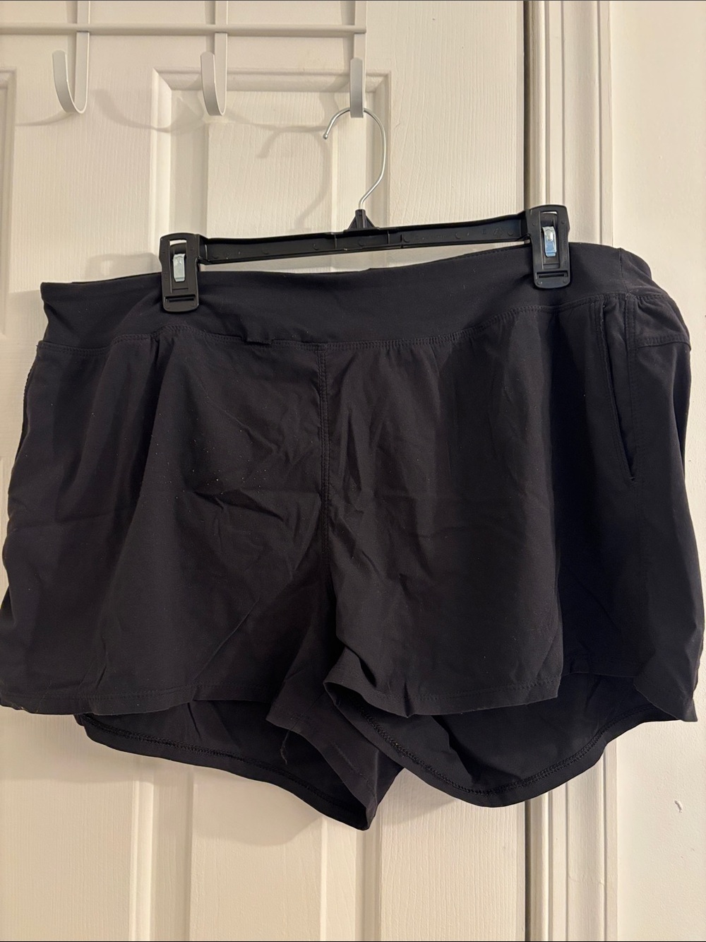 Mountain Hardwear Women's Black Athletic Shorts with Liner